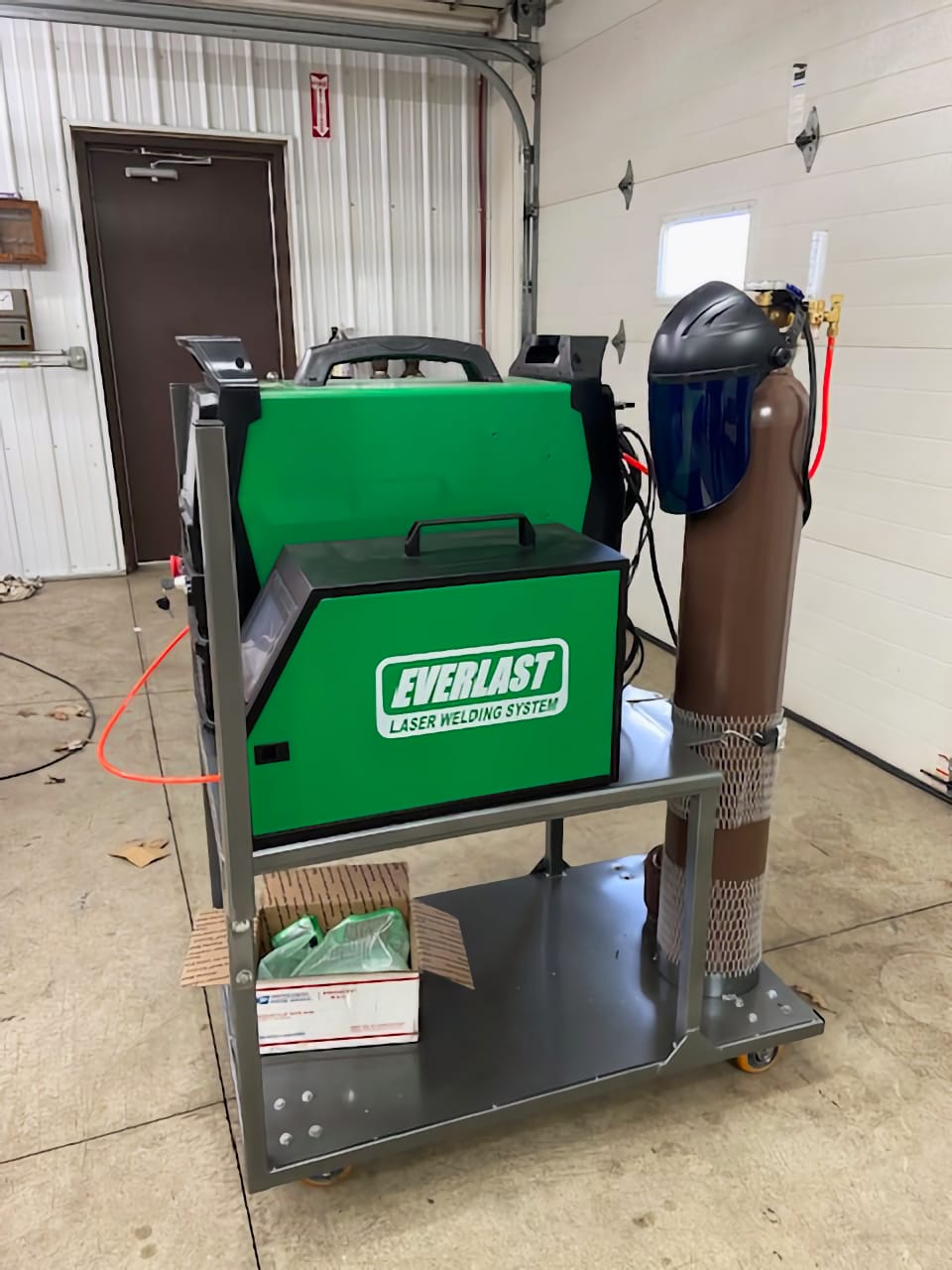 Everlast Red Sabre 2000